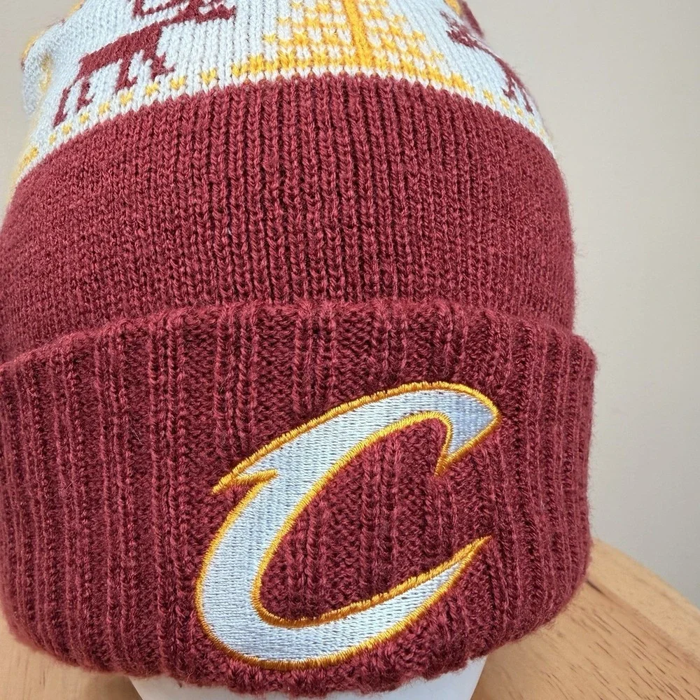 Adidas Cleveland Cavaliers Knit  Cuffed Beanie Hat Pom-pom 100% ACRYLIC burgundy